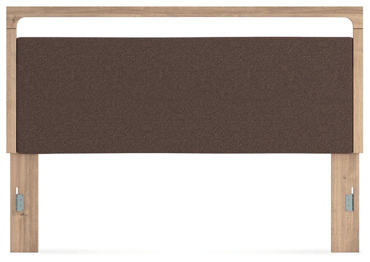 Kinlanni Upholstered Bed